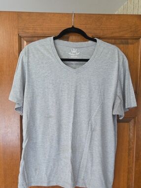 Men's V-Neck T-Shirt - Light Gray